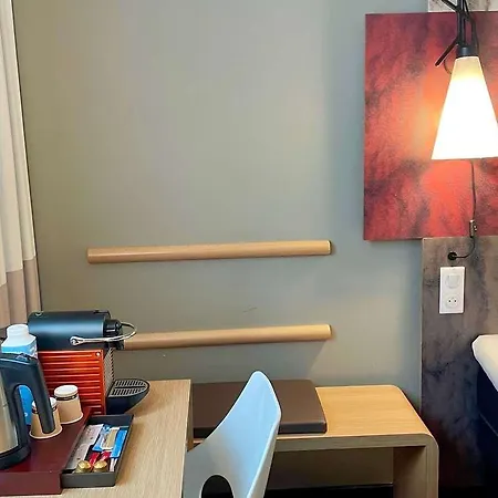 Ibis Centre Bastide Bordeaux